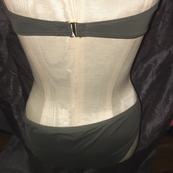 Bikini - Picture 3 of 3